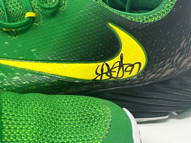 dañar periodista Corbata Jalen Jelks Autographed Player Worn Oregon Ducks NIKE VPR Football Turf  Shoes - Got Memorabilia