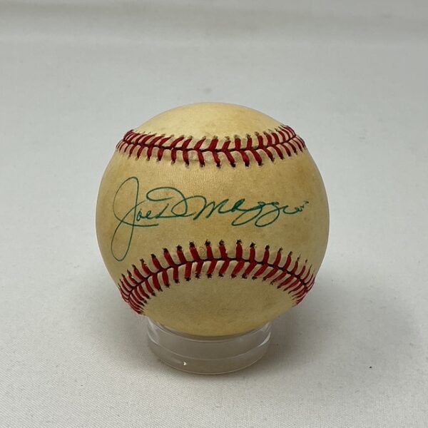 Joe DiMaggio Autographed New York Yankees OAL Baseball Beckett