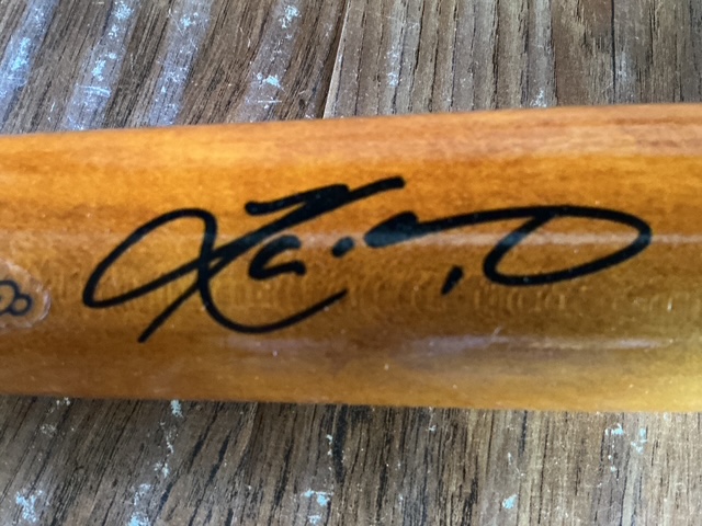 Rare Kyler Murray Autographed NFL QB Oakland Athletics 2018 MLB Draft Stinger Bat Beckett - Image 4